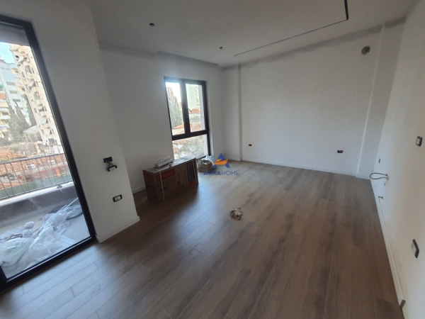 Tirane, jepet me qera , 65 m² 800 € (TE GARDENJA, PRANE MYSLYM SHYRIT)