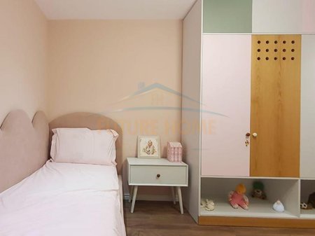 Tirane, shitet apartament 3+1+2+Garderobe+Ballkon Kati 4, 109 m² 240.000 € (Rruga e Kavajes)