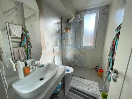 Tirane, shitet apartament 3+1+2+Garderobe+Ballkon Kati 4, 109 m² 240.000 € (Rruga e Kavajes)