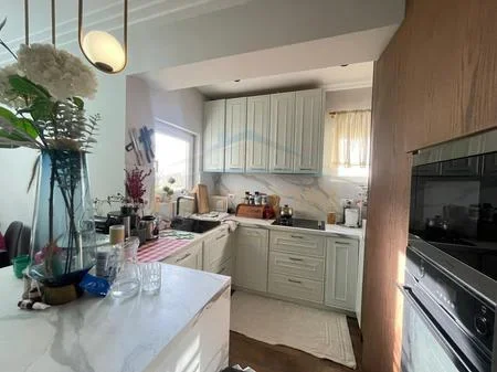 Tirane, shitet apartament 3+1+2+Garderobe+Ballkon Kati 4, 109 m² 240.000 € (Rruga e Kavajes)