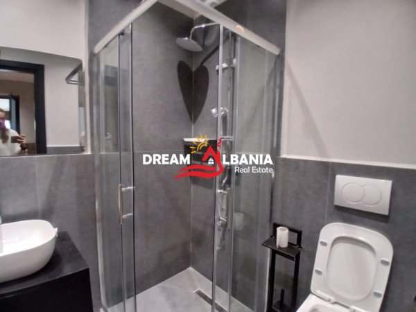 Tirane, jepet me qera apartament 1+1 , 58 m² 700 € (ne Myslym Shyr prane Drejtorise se Policise)