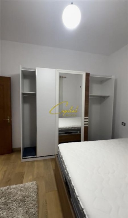 Tirane, jepet me qera apartament 1+1 Kati 1, 80 m² 300 € (SAUK)