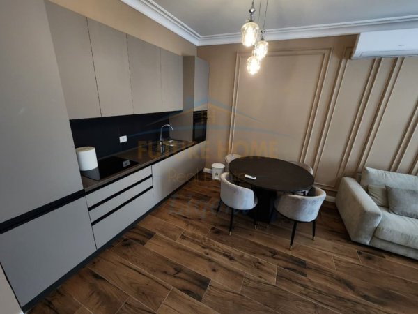 Tirane, jepet me qera apartament 2+1+Ballkon Kati 1, 126 m² 1.200 € (Liqeni i Thate)