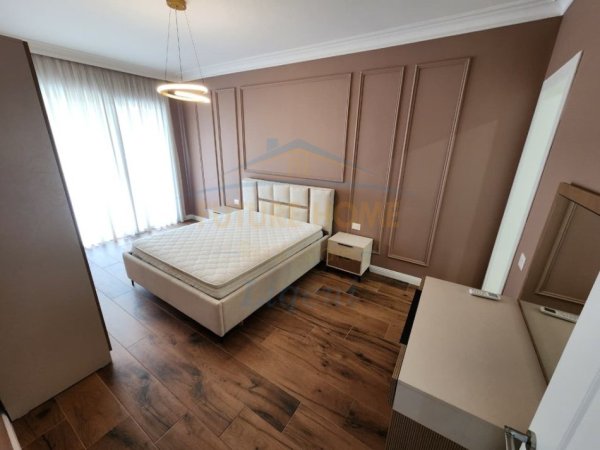 Tirane, jepet me qera apartament 2+1+Ballkon Kati 1, 126 m² 1.200 € (Liqeni i Thate)