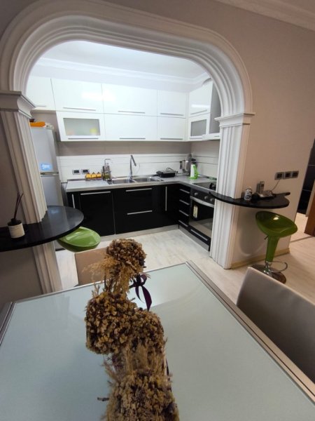 Tirane, jepet me qera apartament 2+1+Aneks+Ballkon Kati 4, 70 m² 1.050 € (rruga adem jashari)