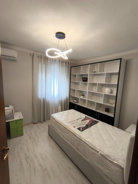 Tirane, jepet me qera apartament 2+1+Aneks+Ballkon Kati 4, 70 m² 1.050 € (rruga adem jashari)