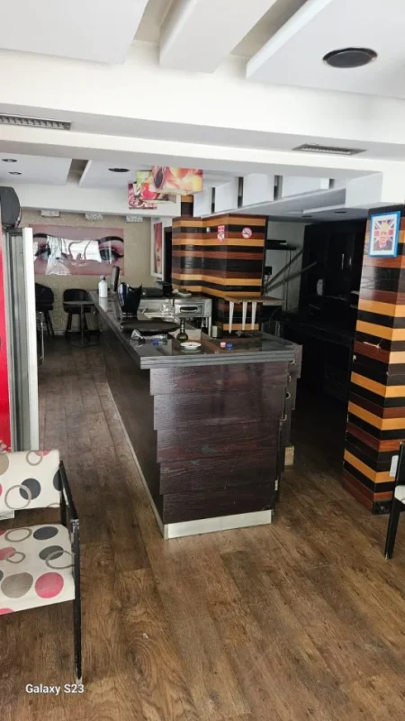 Tirane, jepet me qera ambjent biznesi Kati 1, 110 m² 1.000 € (SAMI FRASHERI)