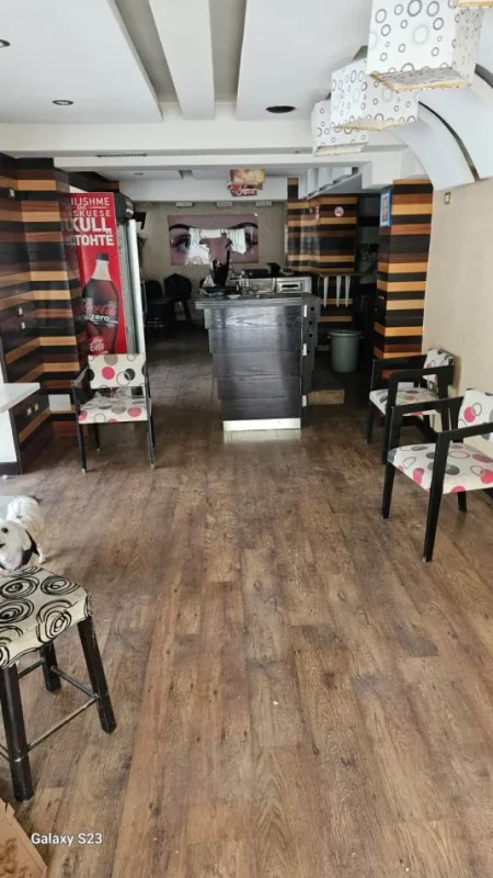 Tirane, jepet me qera ambjent biznesi Kati 1, 110 m² 1.000 € (SAMI FRASHERI)