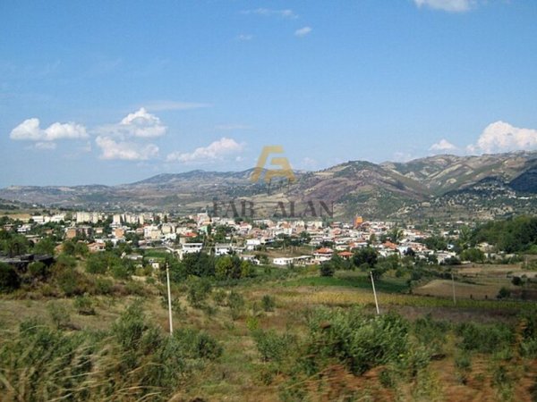 Fier, shitet toke , 1.800.000 m² 8.100.000 € (Mallakaster)