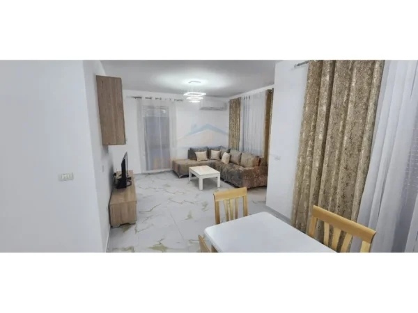 Jepet me Qera Apartament 2+1+ Post Parkimi ,  700 €
