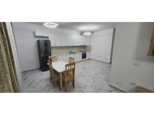 Jepet me Qera Apartament 2+1+ Post Parkimi ,  700 €