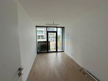 Tirane, jepet me qera apartament 2+1+ Post Parkimi per Zyre+Ballkon Kati 1, 93 m² 1.500 € (Lake View Residence)