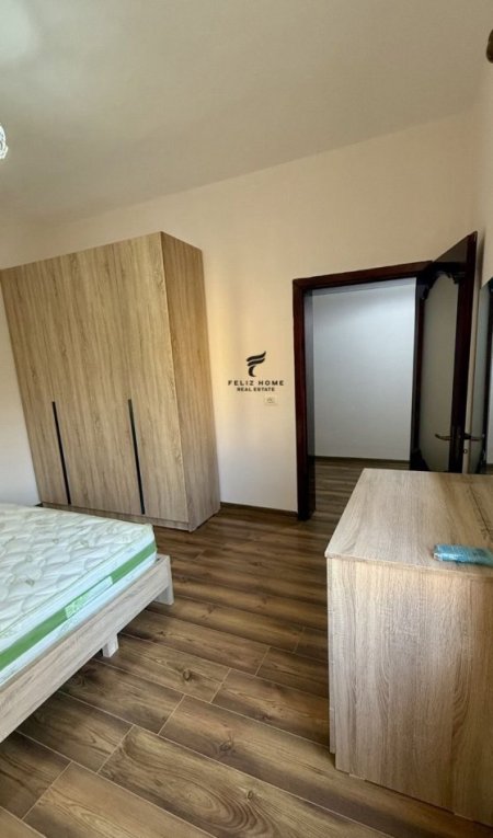Tirane, jepet me qera apartament 1+1 Kati 4, 73 m² 700 € (PRANE XHAMISE)