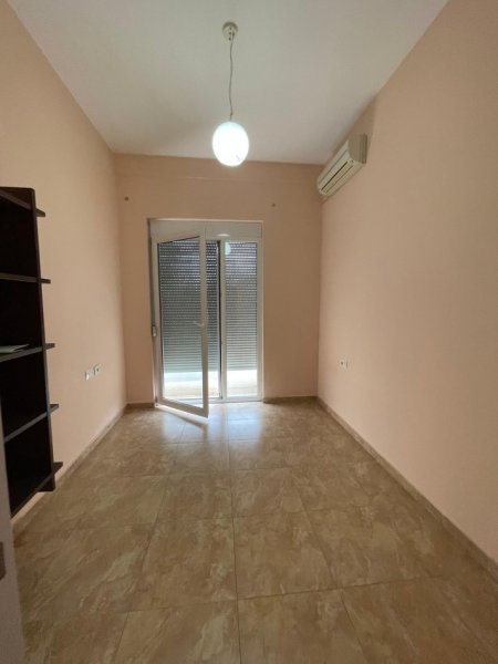 Tirane, jepet me qera apartament 2+1 Kati 3, 90 m² 520 € 