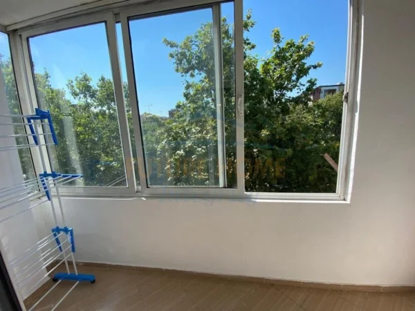 Jepet me Qera Apartament 1+1  21 Dhjetori,  500 €