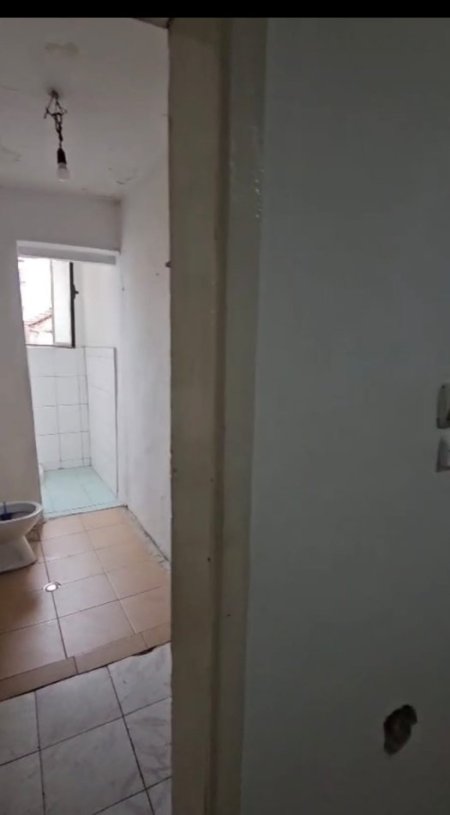 Tirane, shitet apartament 1+1+Ballkon Kati 4, 64 m² 122.000 € (TE PAZARI I RI)