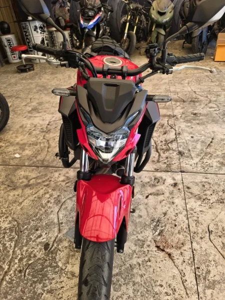 Tirane, shitet motor Honda CB 500 F , e kuqe 30.000 km 5.000 €