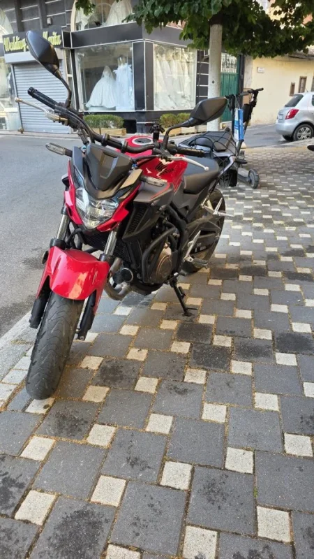 Tirane, shitet motor Honda CB 500 F , e kuqe 30.000 km 5.000 €