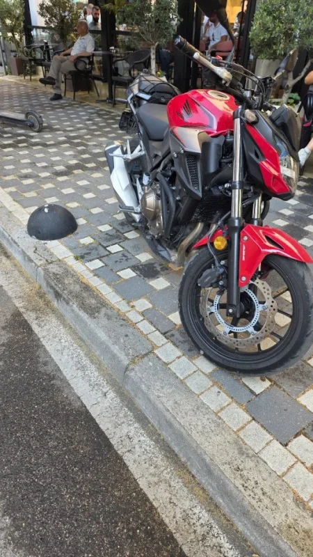 Tirane, shitet motor Honda CB 500 F , e kuqe 30.000 km 5.000 €