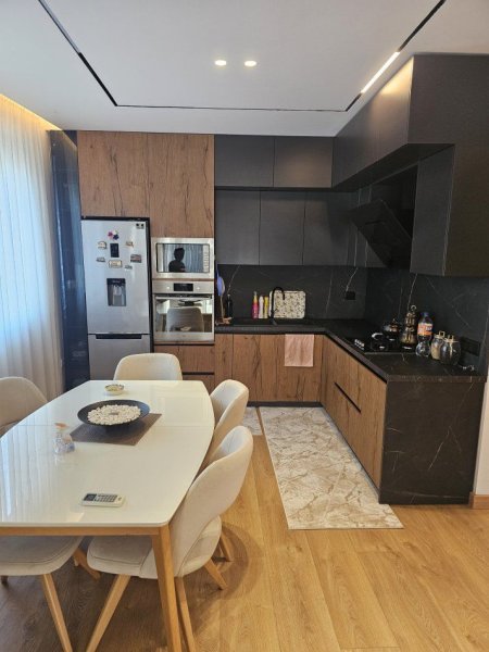 Tirane, jepet me qera apartament 2+1+Ballkon Kati 5, 100 m² 700 € (ASTIR)