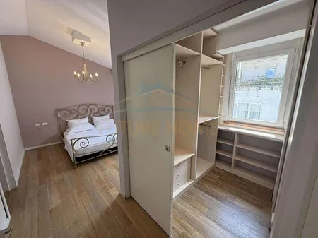 Tirane, jepet me qera apartament 2+1 Kati 5, 135 m² 1.100 € 