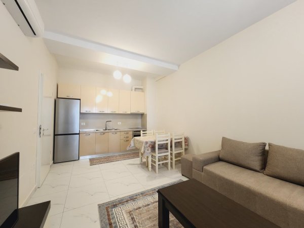 Tirane, jepet me qera , 600 € 