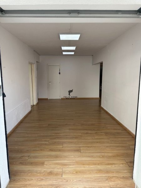 Tirane, jepet me qera dyqan Kati 1, 100 m² 1.200 € (BUZE RRUGE)
