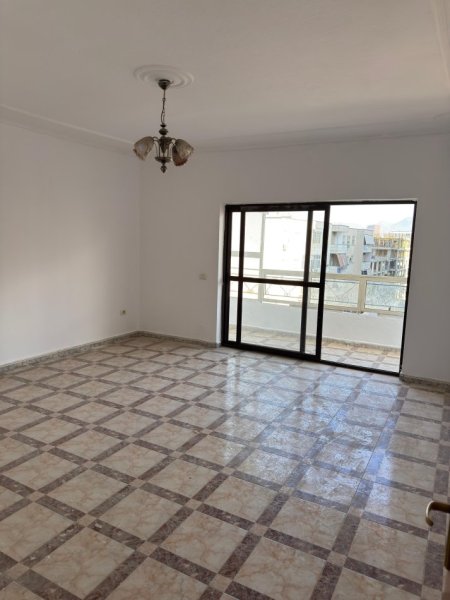 Tirane, shitet apartament 3+1+Ballkon Kati 5, 164 m² 265.000 € (KOMUNA E PARISIT)