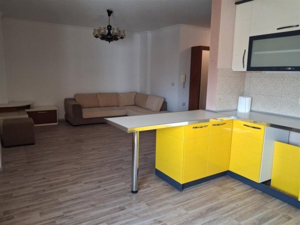 Tirane, jepet me qera apartament 1+1+Ballkon Kati 6, 74 m² 600 € (QENDER)