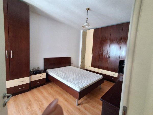 Tirane, jepet me qera apartament 1+1+Ballkon Kati 6, 74 m² 600 € (QENDER)