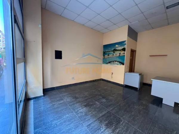 0683487469 Tirane, jepet me qera ambjent biznesi Kati 0, 35 m² 450 € (Astir , Prane Bar Oslo)