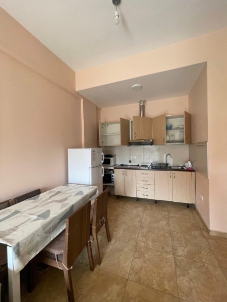 Tirane, jepet me qera apartament 2+1 , 80 m² 520 € 