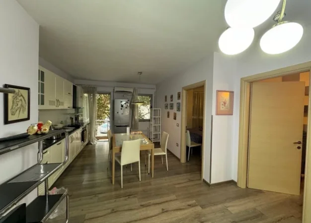 Tirane, jepet me qera apartament 2+1+Ballkon , 80 m² 600 € (Rruga Haxhi Hyseni Dalliu)