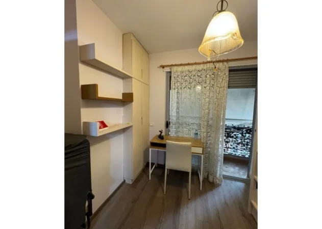 Tirane, jepet me qera apartament 2+1+Ballkon , 80 m² 600 € (Rruga Haxhi Hyseni Dalliu)