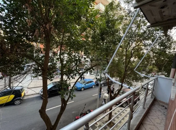 Tirane, jepet me qera apartament 2+1+Ballkon , 80 m² 600 € (Rruga Haxhi Hyseni Dalliu)