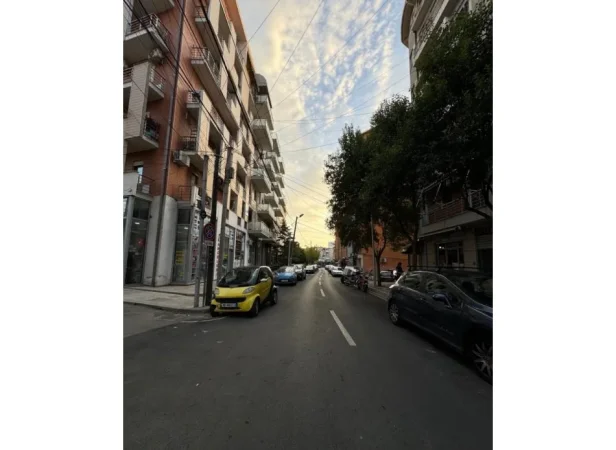 Tirane, jepet me qera apartament 2+1+Ballkon , 80 m² 600 € (Rruga Haxhi Hyseni Dalliu)