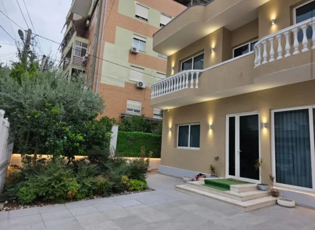 Tirane, jepet me qera ambjent biznesi , 200 m² 2.500 € (Prane Kompleksit Dinamo)