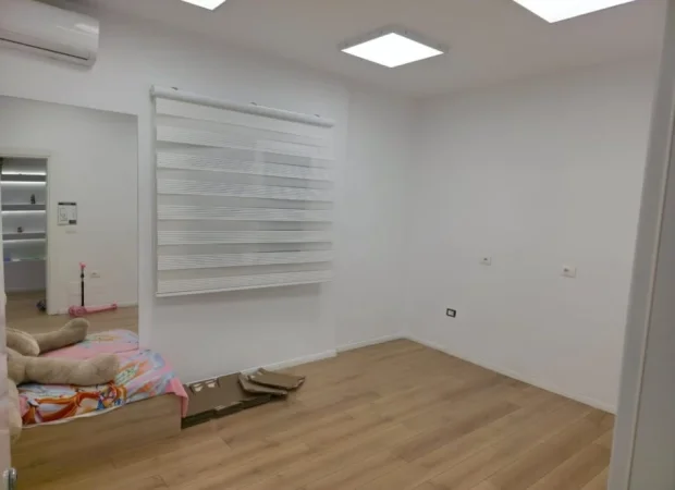 Tirane, jepet me qera ambjent biznesi , 200 m² 2.500 € (Prane Kompleksit Dinamo)
