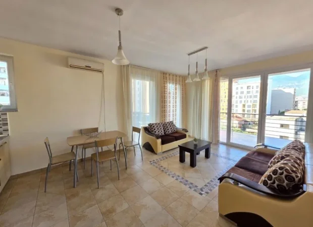 Tirane, jepet me qera apartament 1+1+Ballkon , 70 m² 550 € (Rruga Hoxha Tahsim)