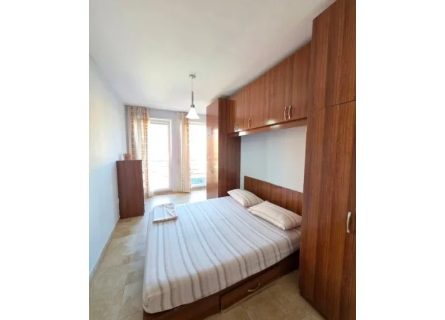 Tirane, jepet me qera apartament 1+1+Ballkon , 70 m² 550 € (Rruga Hoxha Tahsim)