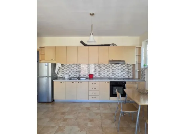 Tirane, jepet me qera apartament 1+1+Ballkon , 70 m² 550 € (Rruga Hoxha Tahsim)