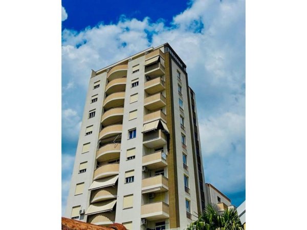 Elbasan, shitet apartament 2+1 Kati 4, 174 m² 128.000 € 