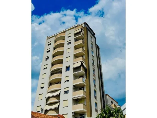 Elbasan, shitet apartament 2+1 Kati 4, 174 m² 128.000 € 