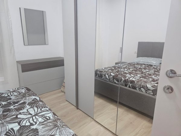 Tirane, jepet me qera apartament 1+1+Ballkon Kati 3, 65 m² 450 € (Ali Demi)