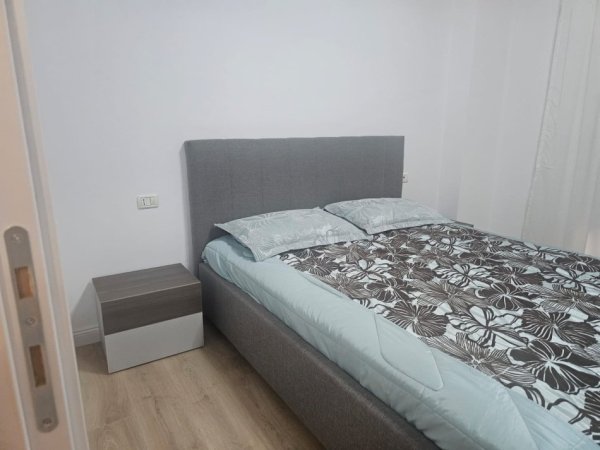 Tirane, jepet me qera apartament 1+1+Ballkon Kati 3, 65 m² 450 € (Ali Demi)