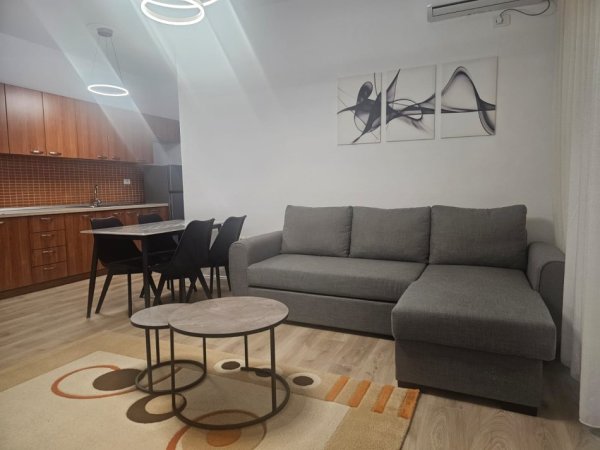 Tirane, jepet me qera apartament 1+1+Ballkon Kati 3, 65 m² 450 € (Ali Demi)