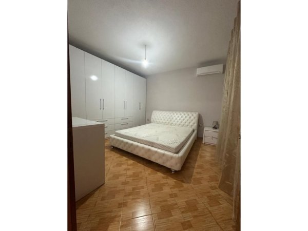 Tirane, jepet me qera Vile 2+1+Ballkon Kati 3, 110 m² 500 €