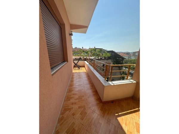 Tirane, jepet me qera Vile 2+1+Ballkon Kati 3, 110 m² 500 €