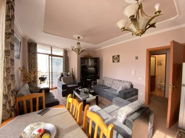 Durres, jepet me qera ditore&mujore  Apartament 1+1+Aneks+Ballkon Kati 3, 65 m² 50 €