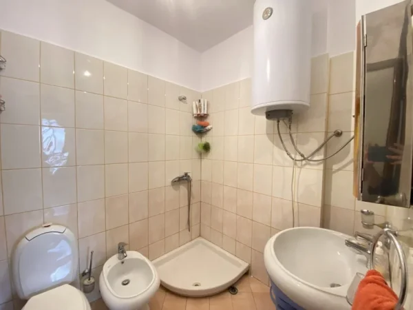 Durres, jepet me qera ditore&mujore  Apartament 1+1+Aneks+Ballkon Kati 3, 65 m² 50 €